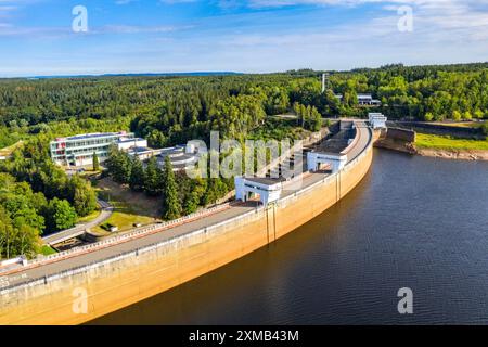 Der Weserdamm, das wichtigste Trinkwasserreservoir Belgiens, in der Nähe von Eupen, Wallonien, Belgien Stockfoto