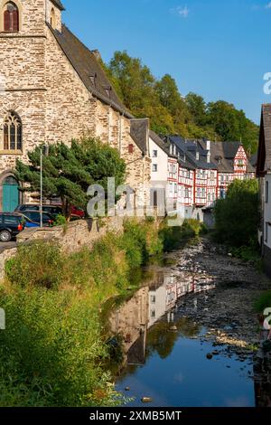 Monreal, idyllisches Fachwerkdorf im Elztal, im Landkreis Mayen-Koblenz in Rheinland-Pfalz Stockfoto