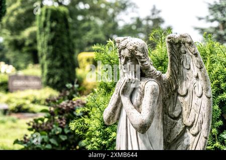 Friedhof, alter Grabstein, Engelsfigur, Nordrhein-Westfalen, Deutschland Stockfoto