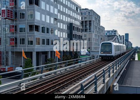 Orestad District, der jüngste Stadtteil von Kopenhagen, auf der Insel Amager, geplant 1992 und noch im Bau, Hochbahnstrecke von Stockfoto