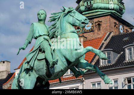 Denkmal für den Bischof von Roskilde in Hojbro Plads, im Stadtzentrum von Kopenhagen, Dänemark Stockfoto