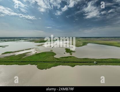 Luftaufnahme von schönen Sodenseen im Kiskunság Nationalpark, Füllöpszállás Ungarn. Der ungarische Name ist Kelemen-szék. Stockfoto