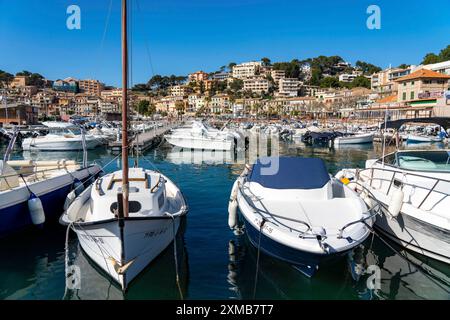 Küstenstadt Port de Soller im Nordwesten der Insel, nahe Alconasser, Serra de Tramuntana, Mallorca, Spanien Stockfoto