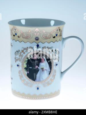 Souvenirbecher für die Hochzeit von Prinz Harry und Meghan Markle am 19. Mai 2018 in Windsor Castle, britische Könige Stockfoto