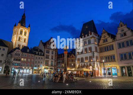 Häuser, Skyline auf dem Hauptmarkt im Stadtzentrum von Trier, Rheinland-Pfalz, Deutschland Stockfoto