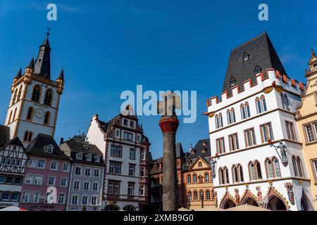 Häuser, Skyline auf dem Hauptmarkt im Stadtzentrum von Trier, Rheinland-Pfalz, Deutschland Stockfoto