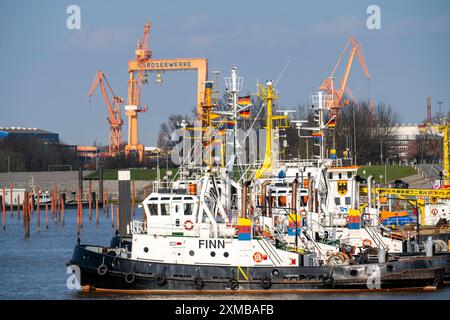 Arbeitsboote, Schlepper, der Emder Schlepp Betriebs GmbH, Hafenschlepper, im Hafen Emden, Niedersachsen, Deutschland Stockfoto