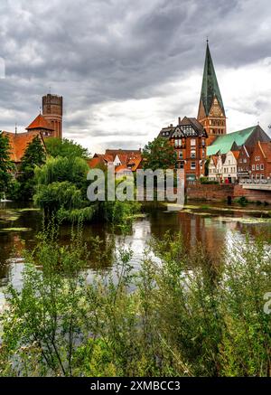 Wasserturm, Ilmenau, Ratsmühle, St. Johanniskirche, Stadtzentrum, Altstadt von Lüneburg, Niedersachsen, Deutschland Stockfoto