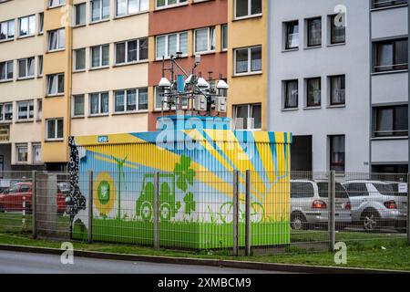 Luftqualitätsüberwachungsstation an der B7, Friedrich-Engels-alle in Wuppertal, betrieben von der Universität Wuppertal und den Wuppertaler Stadtwerken Stockfoto