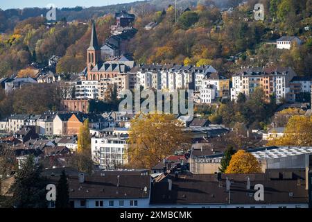 Panoramablick über Wuppertal, im Norden, Bezirk Elberfeld West, Blick über die nördliche Stadt nach Wuppertal-Katernberg, Nordrhein-Westfalen Stockfoto