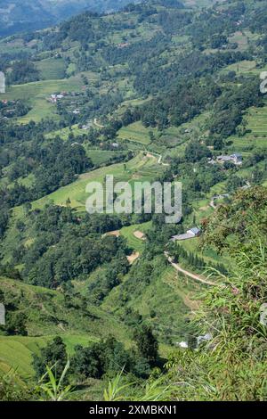 Malerischer Blick auf die Reisterrassen in der Nähe von Cau in der Provinz Lao Cai, Vietnam Stockfoto