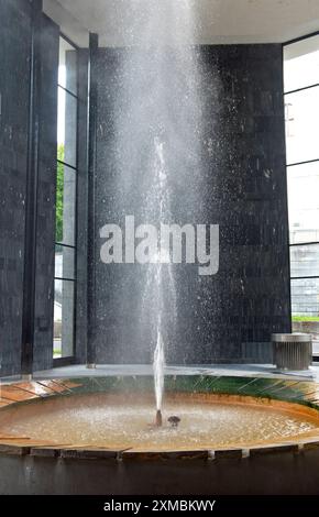 Heißer Mineralwassergeysir Sprudel , Sprudelkolonnade, Karlsbad, Karlsbad, Böhmen, Tschechien *** Geysir aus heißem Mineralwasser, Sprudel, heißem Sprin Stockfoto