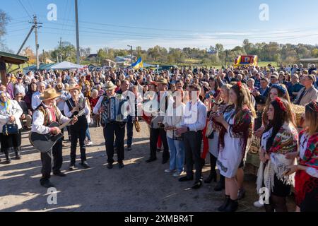 13.10.2019.Ukraine Mervichi, ukrainisches Dorf feiert den Tag des Dorfes, begrüßt Gäste aus dem Nachbardorf Stockfoto