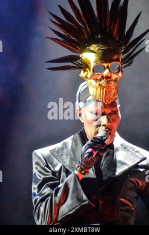 London, Großbritannien. Juli 2024. Das South Facing Festival begrüßte Grace Jones, eine der bekanntesten Persönlichkeiten der Musik, um Love Motion als Headline zu präsentieren. Dies ist eine brandneue Disco-Seele und elektronischer Alltagskunst im Crystal Palace Bowl, South London. Grace Jones ist eine jamaikanisch-amerikanische Sängerin, Songwriterin, Model und Schauspielerin. Quelle: Kingsley Davis/Alamy Live News Stockfoto