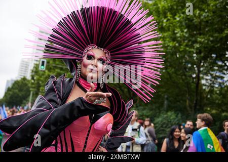 Berlin, Deutschland. Juli 2024. Tatjana Taft nimmt an der 46. Berliner Pride Parade zum Christopher Street Day (CSD) Teil. Quelle: Jörg Carstensen/dpa/Alamy Live News Stockfoto