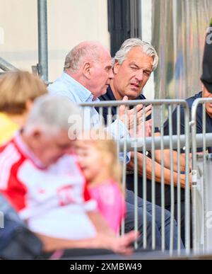 Rottach Egern, Deutschland. Juli 2024. Uli HOENESS (ehemaliger FCB-Präsident), Ehrenpraesident, Jörg WACKER, Ex-Geschäftsführer International Affairs, beim Freundschaftsspiel FC ROTTACH-EGERN - FC BAYERN München 1-14 im Trainingslager im Stadion am Birkenmoos, 1. Deutsche Fußball-Liga, in Rottach-Egern, Tegernsee, 24. Juli, 2024 Saison 2024/2025, FCB, Fotograf: ddp Images/STAR-Images Credit: ddp Media GmbH/Alamy Live News Stockfoto