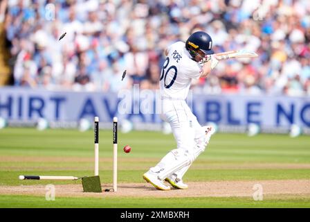 Englands Ollie Pope wurde am zweiten Tag des dritten Rothesay Test Matches in Edgbaston, Birmingham, ausgeschlagen. Bilddatum: Samstag, 27. Juli 2024. Stockfoto