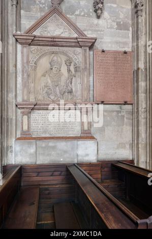 Wien, Österreich. Epitaph des Wiener Bischofs Johann Fabri (1478–1541). Das Grab des Wiener Bischofs Johann Fabri im Stephansdom in Wien Stockfoto