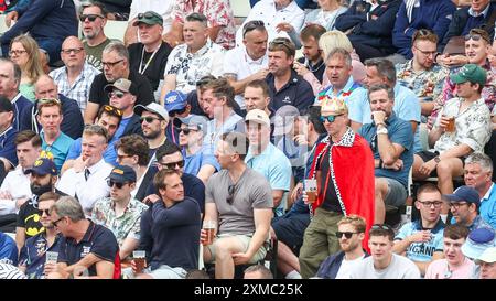 Birmingham, Großbritannien. Juli 2024. Royalty in der Menge während des Spiels der International Test Match Series zwischen England und West Indies am 27. Juli 2024 im Edgbaston Cricket Ground, Birmingham, England. Foto von Stuart Leggett. Nur redaktionelle Verwendung, Lizenz für kommerzielle Nutzung erforderlich. Keine Verwendung bei Wetten, Spielen oder Publikationen eines einzelnen Clubs/einer Liga/eines Spielers. Quelle: UK Sports Pics Ltd/Alamy Live News Stockfoto