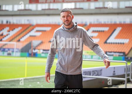 Richard O'Donnell von Blackpool kommt vor dem Freundschaftsspiel Blackpool gegen Sunderland in der Bloomfield Road, Blackpool, Großbritannien, 27. Juli 2024 (Foto: Craig Thomas/News Images) Stockfoto