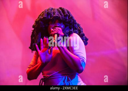 WOMAD Festival, UK, 26. Juli 2024. Moonchild Sanelly tritt live im Charlton Park in Malmesbury, Wiltshire auf. Quelle: Francesca Moore/Alamy Live News Stockfoto