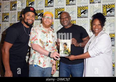 Ray-Anthony Height, Marvin Jones, Rob Edwards und Felicia Singleton beim Photocall zur Graphic Novel Defiant: The Robert Smalls Story auf der San Diego Comic-Con International 2024 im Hilton Bayfront Hotel. San Diego, 26.07.2024 *** Ray Anthony Height, Marvin Jones, Rob Edwards und Felicia Singleton beim Fotobesuch für den Graphic Roman Defiant the Robert Smalls Story auf der San Diego Comic Con International 2024 im Hilton Bayfront Hotel San Diego, 26 07 2024 Foto:XC.xVanxWagonerx/xFuturexImagex Smalls 4713 Stockfoto