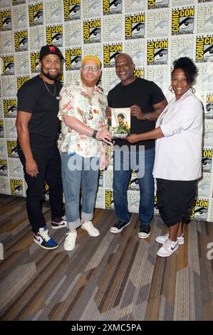 Ray-Anthony Height, Marvin Jones, Rob Edwards und Felicia Singleton beim Photocall zur Graphic Novel Defiant: The Robert Smalls Story auf der San Diego Comic-Con International 2024 im Hilton Bayfront Hotel. San Diego, 26.07.2024 *** Ray Anthony Height, Marvin Jones, Rob Edwards und Felicia Singleton beim Fotobesuch für den Graphic Roman Defiant the Robert Smalls Story auf der San Diego Comic Con International 2024 im Hilton Bayfront Hotel San Diego, 26 07 2024 Foto:XC.xVanxWagonerx/xFuturexImagex Smalls 4714 Stockfoto