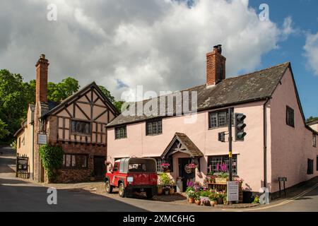 Alte Gebäude in High Street, Dunster, Somerset, England Stockfoto