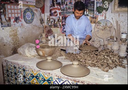 Keramik, Nabeul, Tunesien.  Töpfer bei der Arbeit. Stockfoto