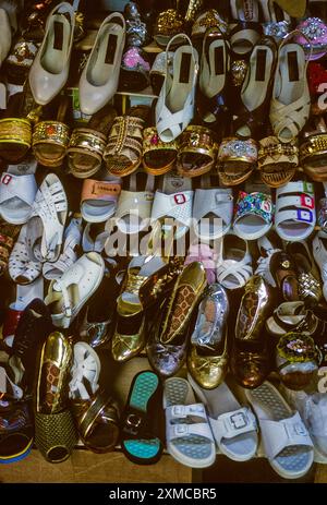 Tunesien. Tunis Medina. Schuhladen für Damen. Stockfoto