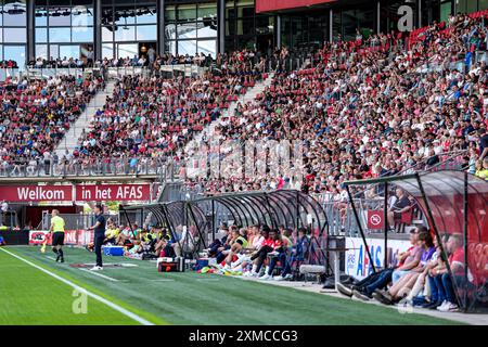 Alkmaar, Niederlande. Juli 2024. ALKMAAR, NIEDERLANDE - 27. JULI: Das Stadion wird während des Freundschaftsspiels zwischen AZ Alkmaar und Atalanta Bergamo im AFAS Stadion am 27. Juli 2024 in Alkmaar, Niederlande, vollgepackt. (Foto von Ed van de Pol/Orange Pictures) Credit: Orange Pics BV/Alamy Live News Stockfoto