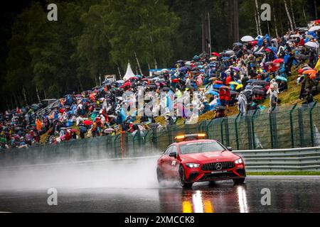 Stavelot, Belgique. Juli 2024. FIA Aston Martin DBX707 Medical Car, Rain, Pluie, während des Formel 1 Rolex Belgian Grand Prix 2024, 14. Runde der Formel 1 Weltmeisterschaft 2024 vom 26. Bis 28. Juli 2024 auf dem Circuit de Spa-Francorchamps, in Stavelot, Belgien - Foto DPPI Credit: DPPI Media/Alamy Live News Stockfoto