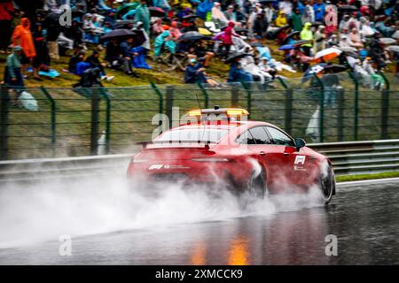 Stavelot, Belgique. Juli 2024. FIA Aston Martin DBX707 Medical Car, Rain, Pluie, während des Formel 1 Rolex Belgian Grand Prix 2024, 14. Runde der Formel 1 Weltmeisterschaft 2024 vom 26. Bis 28. Juli 2024 auf dem Circuit de Spa-Francorchamps, in Stavelot, Belgien - Foto DPPI Credit: DPPI Media/Alamy Live News Stockfoto