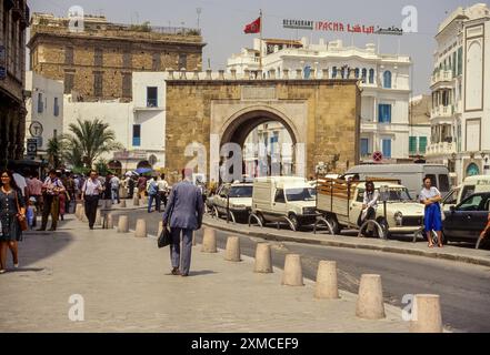 Tunis, Tunesien.  Bab el-Bahr, Bab Porte de France, Eingang zur Medina.   Gebauten 1848. Stockfoto