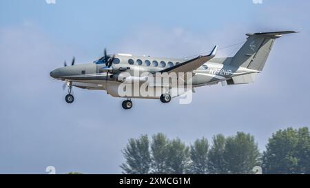 Metrea - Beechcraft Super King Air, die bei der RAF Fairford ankommt, um an der statischen Ausstellung auf der RIAT 2024 teilzunehmen. Stockfoto