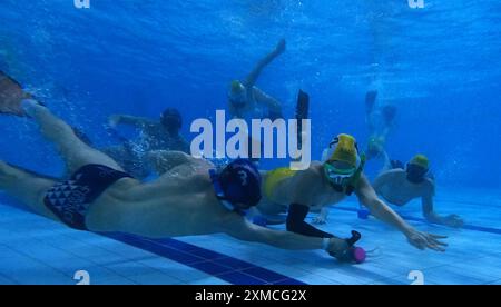 KUALA LUMPUR Malaysia 27/7/2024 . In Erwartung der Olympischen Spiele 2024 gewann das New Zealand Underwater Hockey Team den Titel Weltmeister in allen Kategorien. Das französische Unterwasser-Hockey-Team sicherte sich in allen Kategorien den zweiten Platz, einschließlich der Herren- und Damenveranstaltungen.H.BERBAR Stockfoto