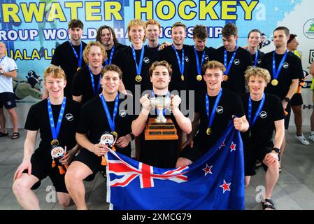 KUALA LUMPUR Malaysia 27/7/2024 . In Erwartung der Olympischen Spiele 2024 gewann das New Zealand Underwater Hockey Team den Titel Weltmeister in allen Kategorien. Das französische Unterwasser-Hockey-Team sicherte sich in allen Kategorien den zweiten Platz, einschließlich der Herren- und Damenveranstaltungen.H.BERBAR Stockfoto