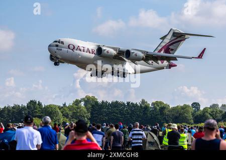 Qatari Emiri Air Force - Boeing C-17A Globemaster III, Ankunft bei der RAF Fairford, um an der statischen Ausstellung auf der RIAT 2024 teilzunehmen. Stockfoto