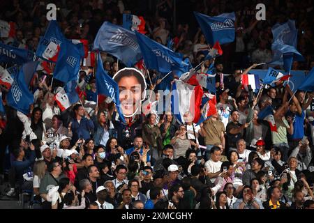Paris, Frankreich. Juli 2024. Das Publikum jubelte die französischen Altheleten während eines Judo-Spiels der Olympischen Spiele 2024 in Paris am 27. Juli 2024. Quelle: Li An/Xinhua/Alamy Live News Stockfoto
