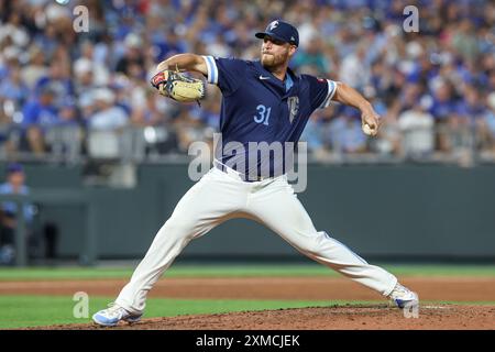 Kansas City, MO, USA. Juli 2024. Kansas City Royals Pitcher will Smith (31) wirft gegen die Chicago Cubs im Kauffman Stadium in Kansas City, MO. David Smith/CSM/Alamy Live News Stockfoto