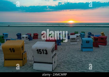 Nordseeinsel Langeoog, Frühsommer, Strand, Liegen, Sonnenuntergang, Niedersachsen, Deutschland Stockfoto