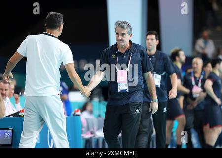 Paris, Frankreich. Juli 2024. (L-R) Dagur Sigurdsson Head Coach (CRO), Antonio Carlos Ortega Head Coach (JPN) Handball : Vorrunde der Männer Gruppe A Spiel zwischen Kroatien 30-29 Japan während der Olympischen Spiele 2024 in Paris in der Pariser Süd-Paris-Arena in Frankreich. Quelle: Yohei Osada/AFLO SPORT/Alamy Live News Stockfoto