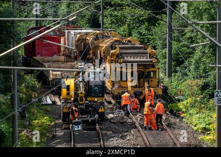 Instandsetzungsarbeiten an den Gleisen der S-Bahn-Linie 9, zwischen Essen und Wuppertal, bei Essen-Kupferdreh, wegen des Hochwassers im Juli 2020 waren die Gleise Stockfoto