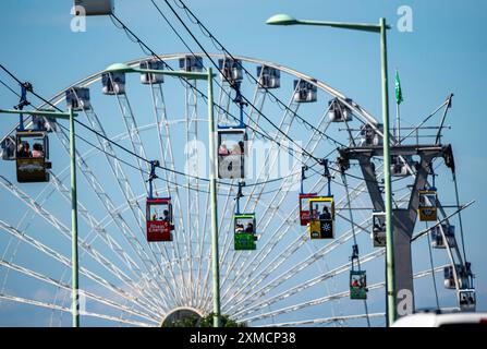 Rheinseilbahn, Hütte über dem Rhein, Riesenrad im Zoo, Köln, Nordrhein-Westfalen, Deutschland Stockfoto