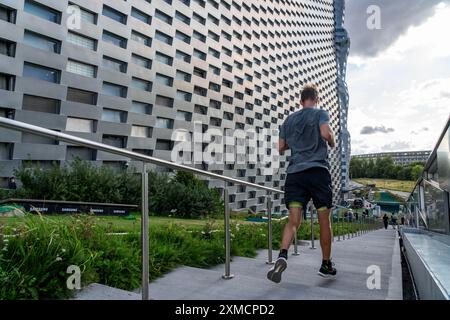 Copenhill, Müllverbrennungsanlage und künstliche Skipiste, Athleten nutzen Treppen und Wege für Ausdauertraining, sonst gibt es keine Stockfoto