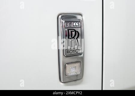 Usa. Juni 2024. Nahaufnahme des Logos für Rolls Royce an der Seitentür eines Fahrzeugs in Walnut Creek, Kalifornien, 4. Juni 2024. (Foto: Smith Collection/Gado/SIPA USA) Credit: SIPA USA/Alamy Live News Stockfoto