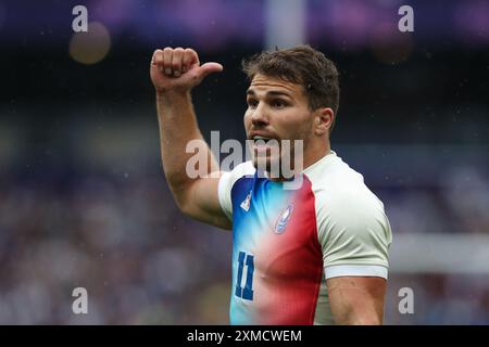 PARIS, FRANKREICH. Juli 2024. Antoine Dupont aus Frankreich während des Halbfinalspiels der Männer Rugby Sevens zwischen Südafrika und Frankreich am ersten Tag der Olympischen Spiele 2024 in Paris im Stade de France, Paris, Frankreich. Quelle: Craig Mercer/Alamy Live News Stockfoto