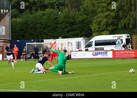 27. Juli 2024; Carnegie Fuels Stadium in Glebe Park, Brechin, Schottland; Premier Sports Cup Football, Dundee gegen Inverness Caledonian Thistle; Simon Murray of Dundee erzielt 4-0 in der 29. Minute Credit: Action Plus Sports Images/Alamy Live News Stockfoto