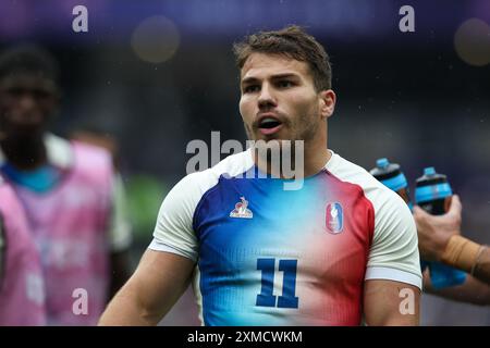 PARIS, FRANKREICH. Juli 2024. Antoine Dupont aus Frankreich während des Halbfinalspiels der Männer Rugby Sevens zwischen Südafrika und Frankreich am ersten Tag der Olympischen Spiele 2024 in Paris im Stade de France, Paris, Frankreich. Quelle: Craig Mercer/Alamy Live News Stockfoto