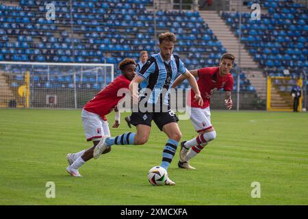 Fußball: Waldhof Mannheim gegen RWD Molenbeek (Belgien) in Mannheim (Vorbereitungsspiel für die Saison 2024/25). Bild: Lukas Klünter (24, Mannheim) Stockfoto